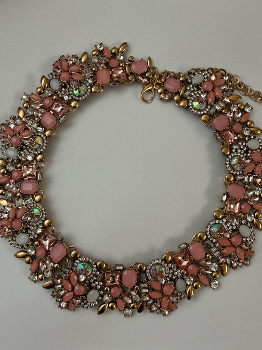 Fashion Jewelry Pink Floral Crystal Statement Necklace with Gold Accents